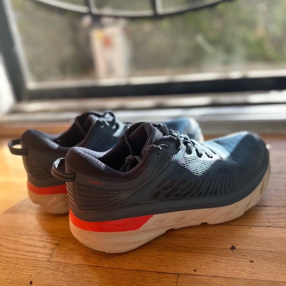 Hoka Bondi 7, men’s size 9 D